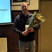 Niels Wouters draagt voorzittershamer WTV-Alphen over